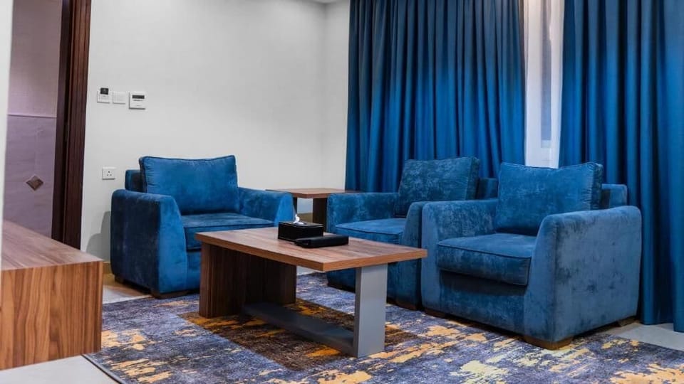 Deluxe Studio | Living area