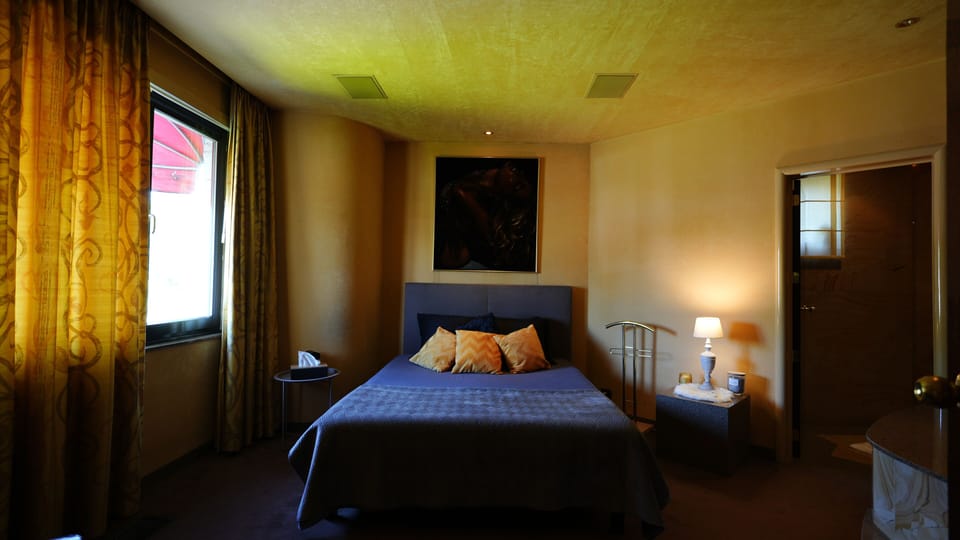 Comfort Room | Free WiFi
