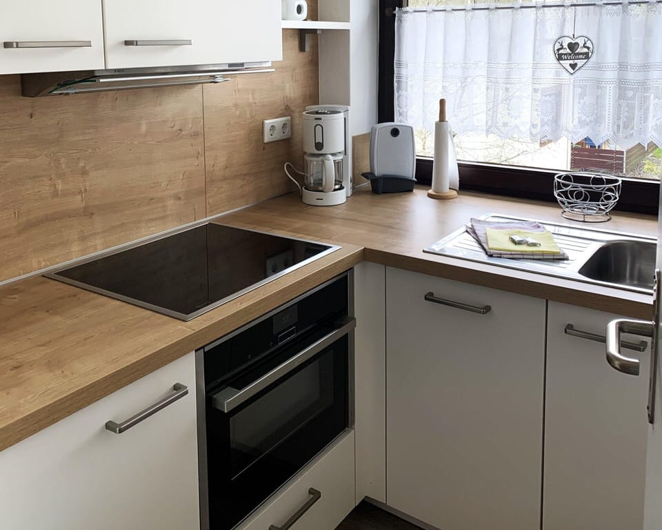 Apartment | Private kitchen | Cookware/dishes/utensils