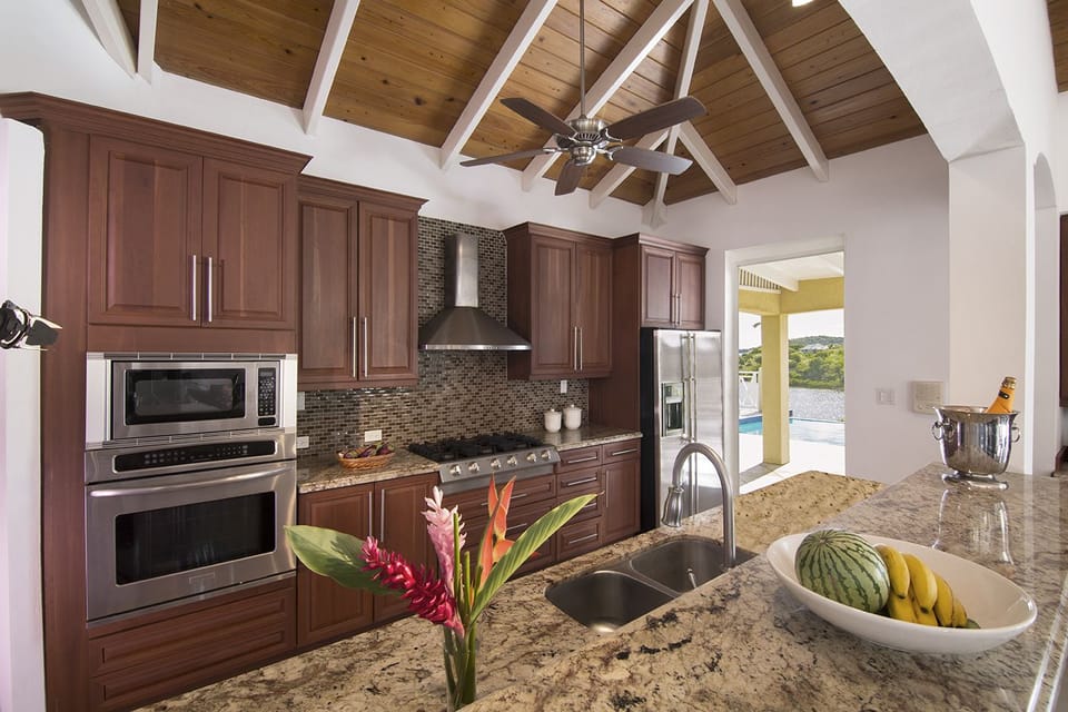 Deluxe Villa, 4 Bedrooms, Private Pool, Sea View | Private kitchen | Coffee/tea maker, fridge, microwave