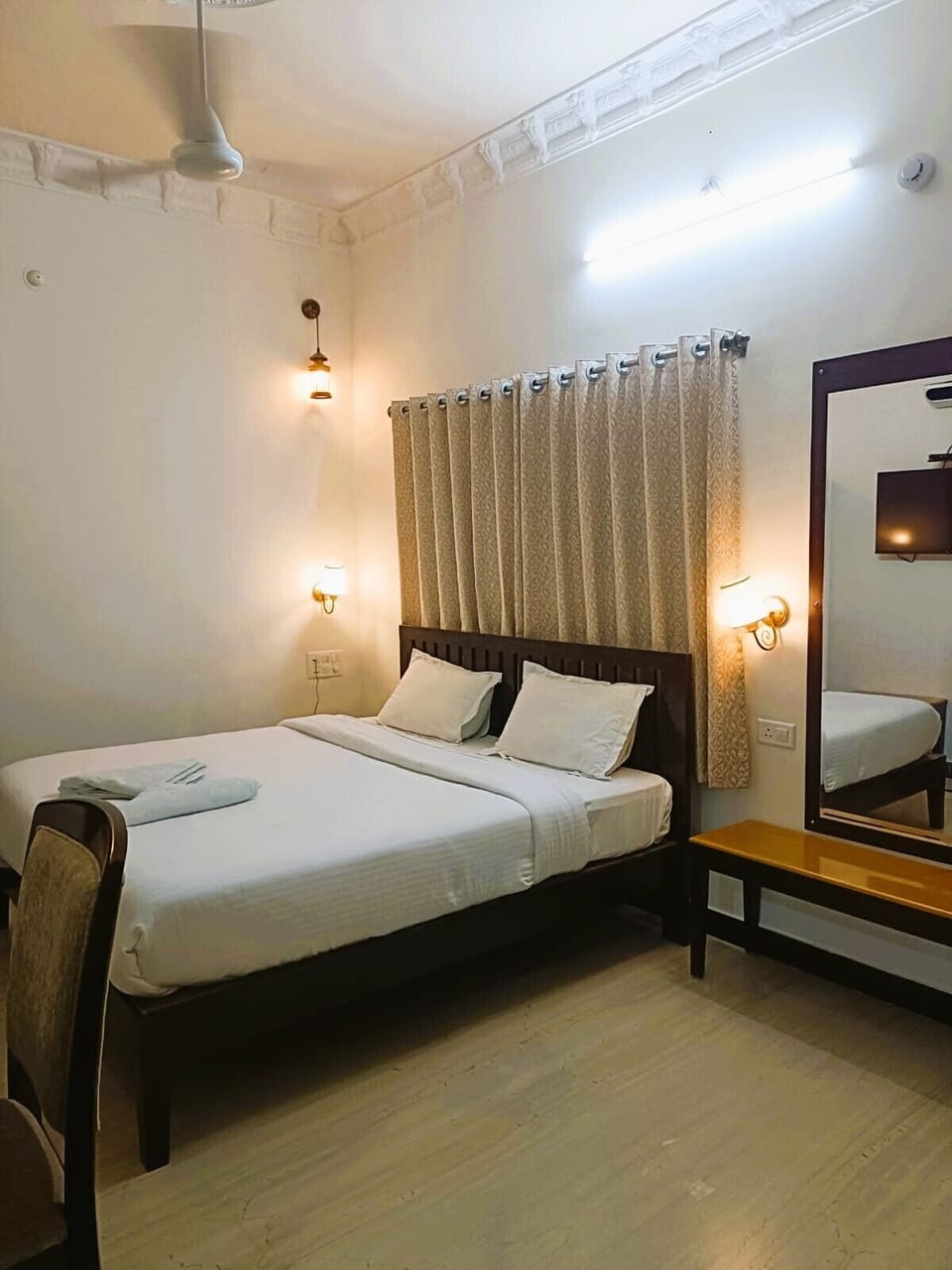 Standard Double Room, Non Smoking | Desk, laptop workspace, blackout drapes, soundproofing