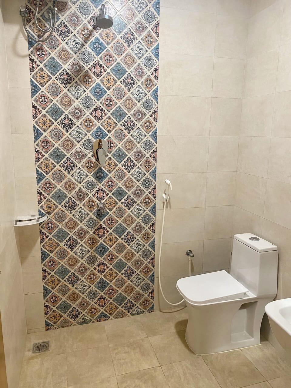 Family Quadruple Room | Bathroom | Shower, free toiletries, towels