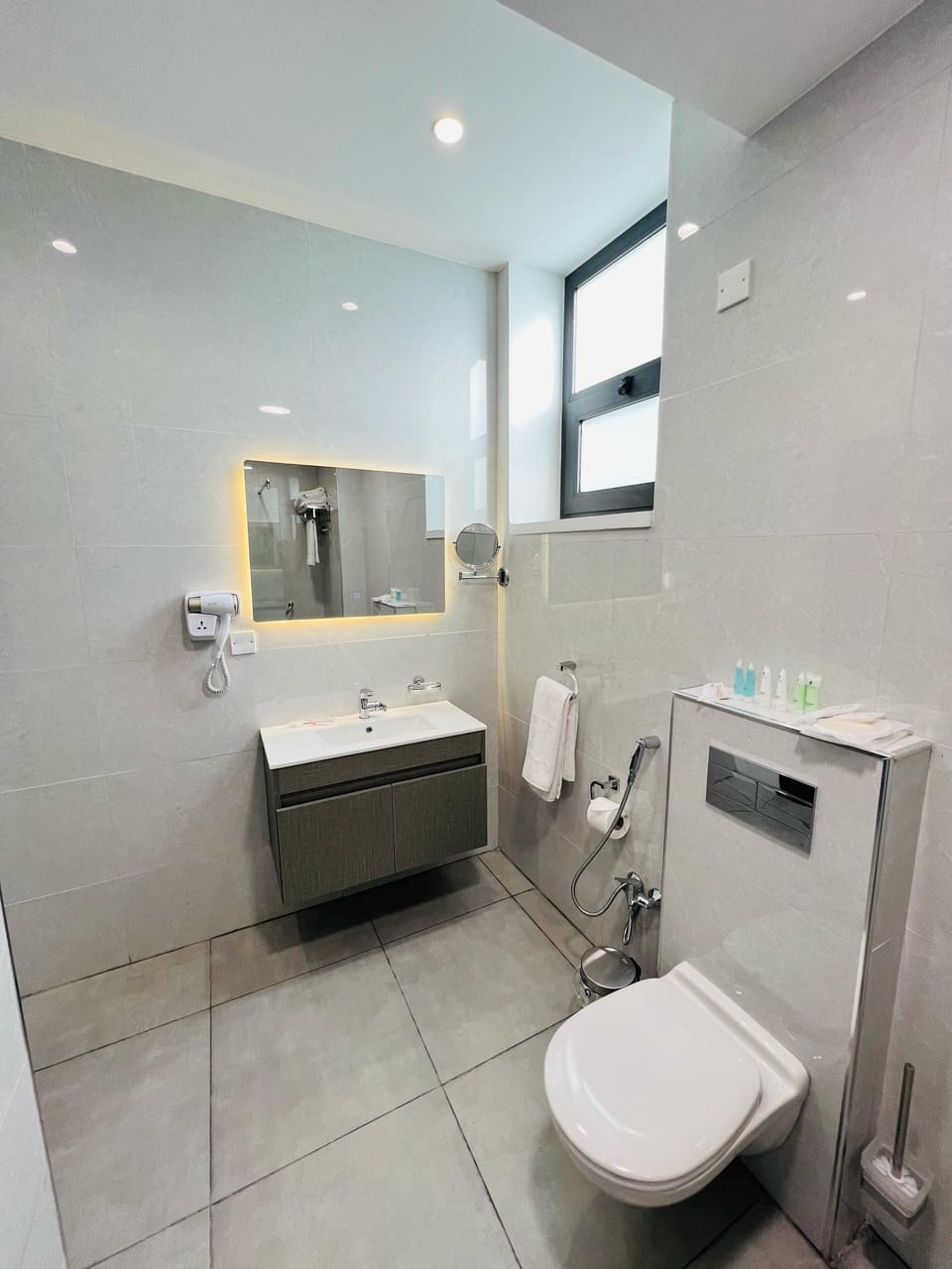 Combined shower/tub, free toiletries, hair dryer, slippers