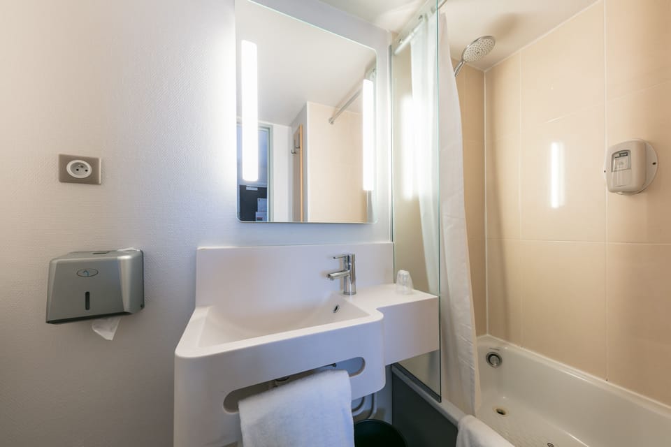 Shower, free toiletries, hair dryer, towels