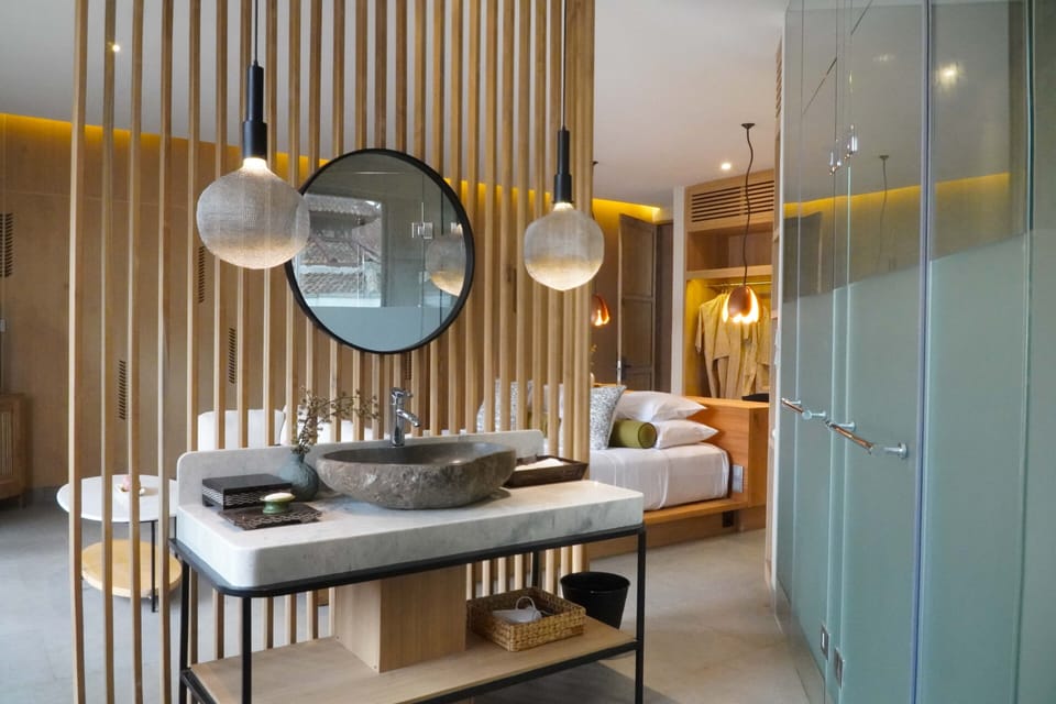 Duplex, 2 Bedrooms, Hot Tub | Bathroom | Free toiletries, slippers, towels, soap