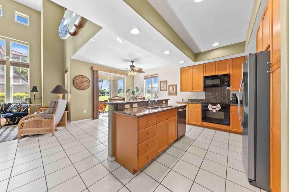 Townhome, Multiple Beds, Lanai, Golf View (Waikoloa Colony Villas 801) | Private kitchen | Dining table