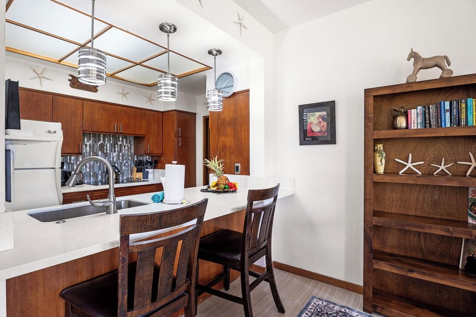 Condo, Multiple Beds, Lanai, Garden View (The Shores at Waikoloa 114) | Private kitchen | Dining tables