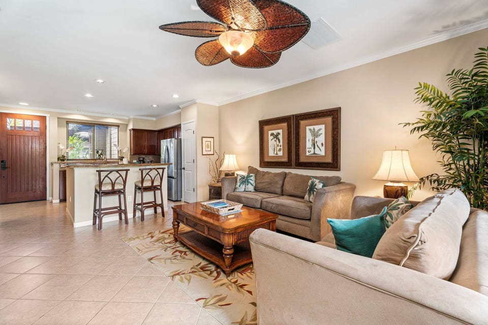 Condo, Multiple Beds, Lanai, Garden View (Golf Villas at Mauna Lani Q2) | Living area | 42-inch flat-screen TV with digital channels
