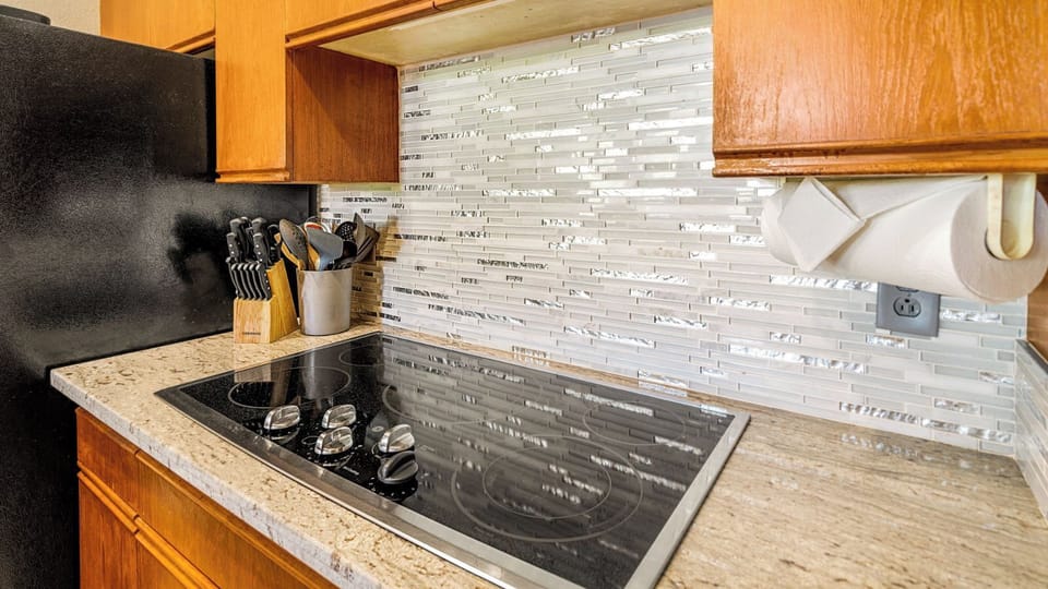 Condo, Multiple Beds, Lanai, Garden View (The Shores at Waikoloa 115) | Private kitchen | Dining tables
