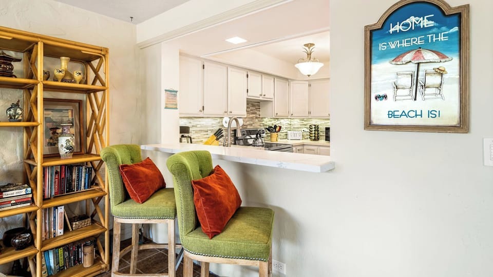 Condo, Multiple Beds, Lanai, Ocean View (Casa de Emdeko 136) | Private kitchen | Dining tables