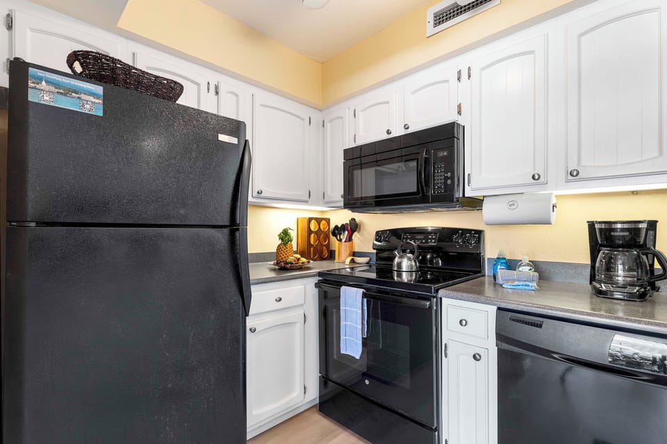 Condo, 1 Queen Bed with Sofa bed, Lanai, Partial Ocean View (Casa de Emdeko 212) | Private kitchen | Dining tables