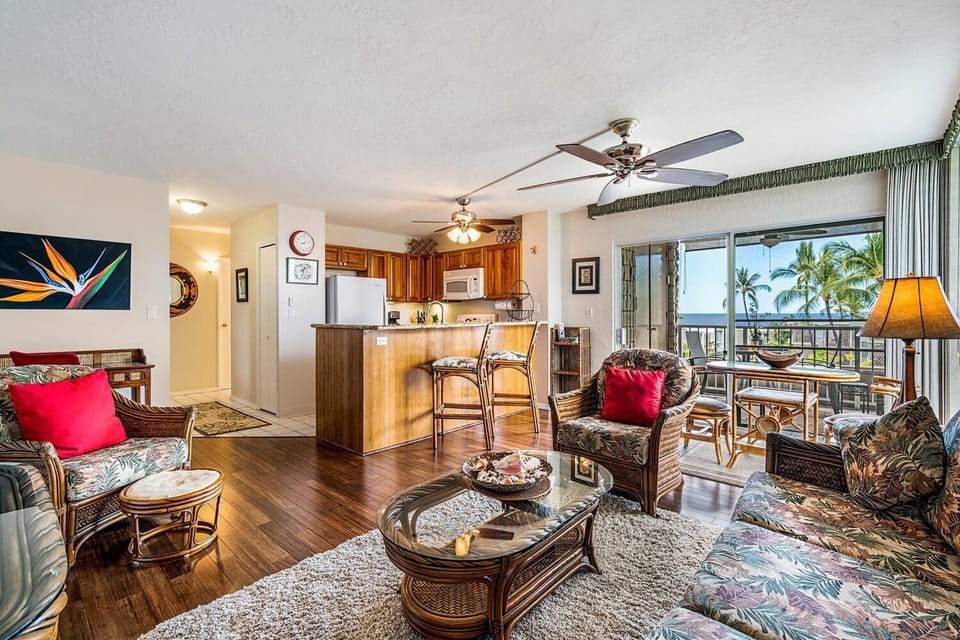 Condo, 1 King Bed, Lanai, Ocean View (Alii Villas 309) | Living area | 42-inch flat-screen TV with digital channels