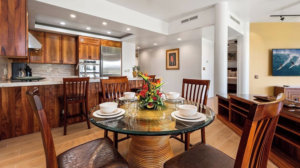 Condo, Multiple Beds, Lanai, Ocean View (Mauna Lani Point F106) | Dining