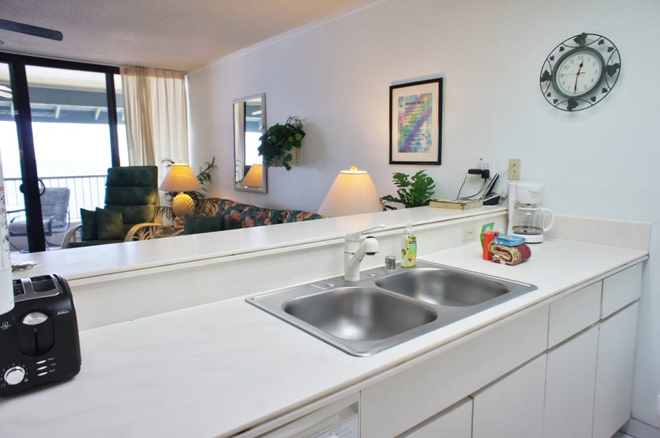 Condo, 1 King Bed with Sofa bed, Lanai, Ocean View (Kona Reef D37) | Interior