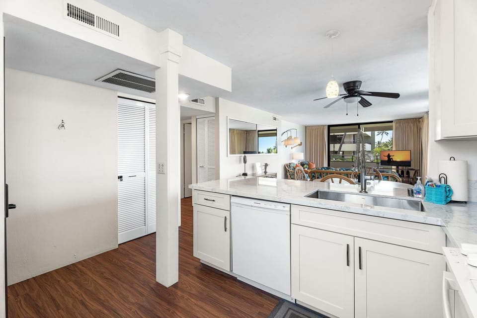 Condo, Multiple Beds, Lanai, Ocean View (White Sands Village 201) | Private kitchen