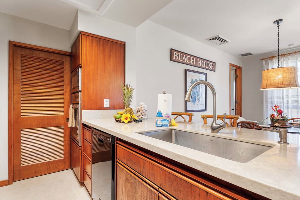 Condo, Multiple Beds, Lanai, Lagoon View (The Shores at Waikoloa 124) | Private kitchen | Dining tables