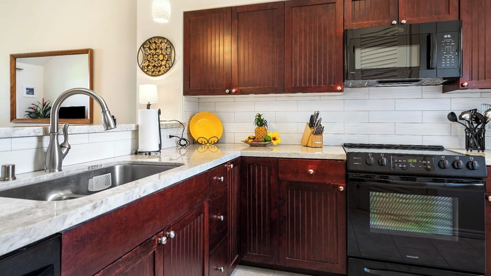 Condo, Multiple Beds, Lanai, Mountain View (Fairway Villas Waikoloa F31) | Private kitchen | Dining table