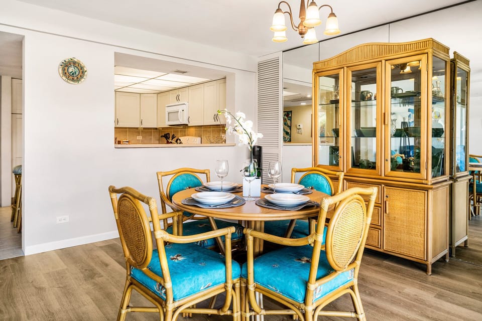 Condo, Multiple Beds, Lanai, Partial Ocean View (Casa de Emdeko 311) | 2 bedrooms, individually decorated, individually furnished, bed sheets