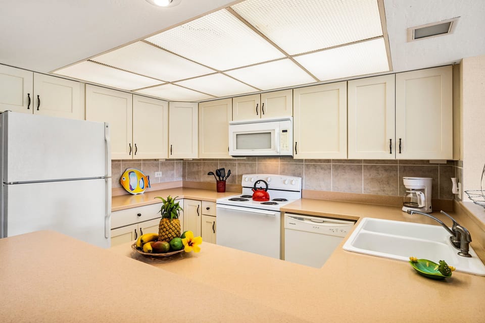 Condo, Multiple Beds, Lanai, Partial Ocean View (Casa de Emdeko 311) | Private kitchen | Dining tables