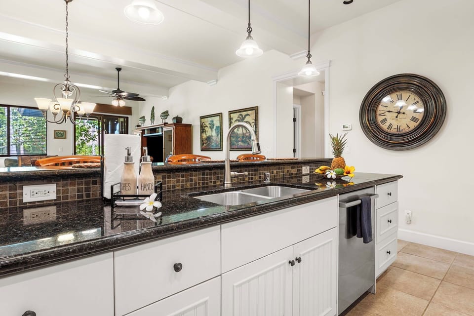 Townhome, Multiple Beds, Lanai, Garden View (Kulalani at Mauna Lani 2402) | Private kitchen | Dining table
