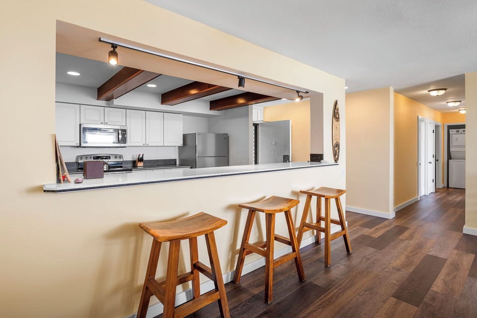 Condo, Multiple Beds, Balcony, Ocean View (Kona Bali Kai 201) | Private kitchen | Dining table
