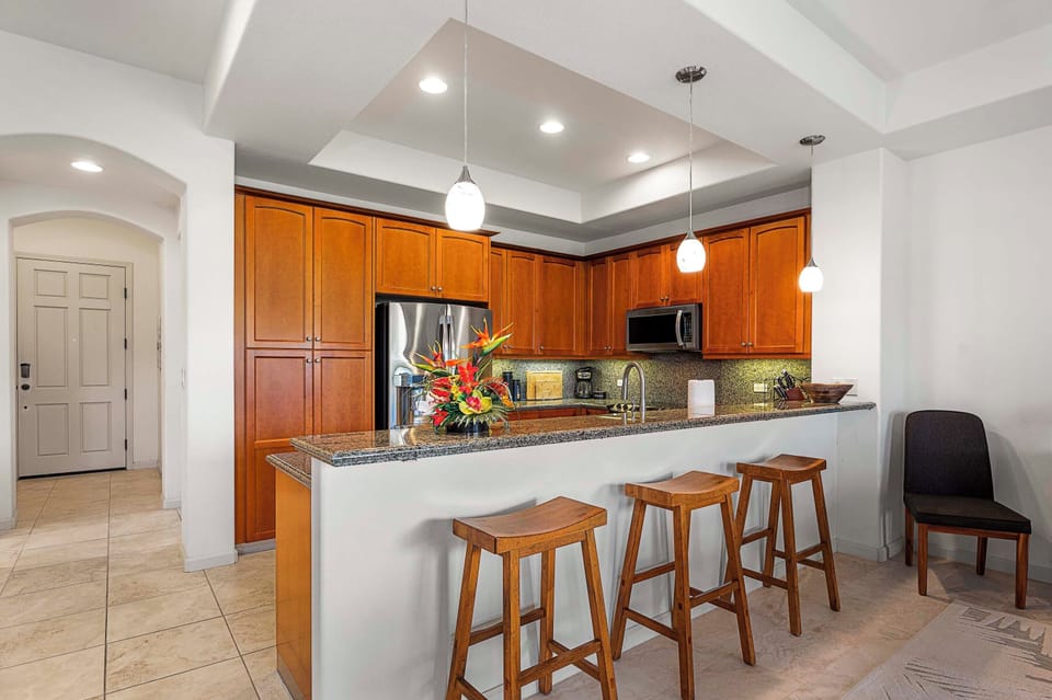 Townhome, Multiple Beds, Kitchen, Golf View (Mauna Lani Fairways 504) | Private kitchen | Dining tables