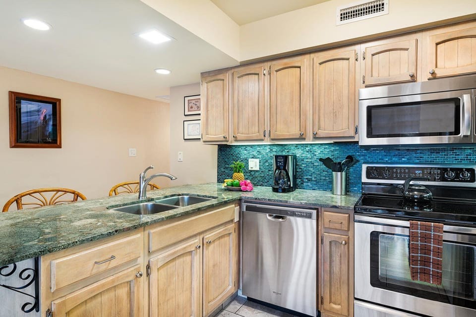 Condo, 1 King Bed, Lanai, Ocean View (Casa de Emdeko 328) | Private kitchen | Dining tables