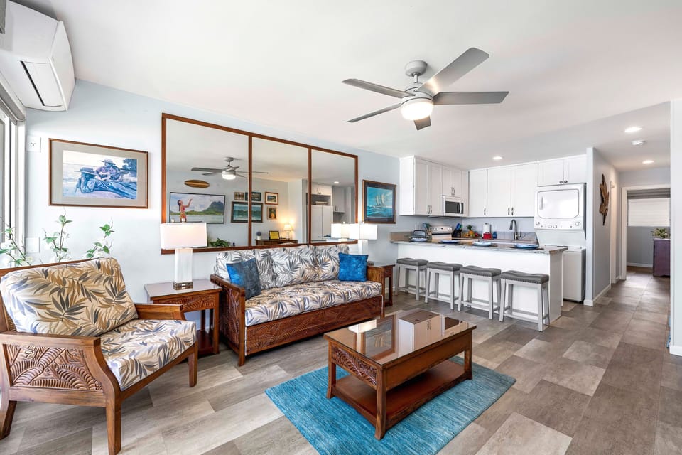Condo, 1 Queen Bed with Sofa bed, Lanai, Ocean View (Kona Isle D23) | Living area | 42-inch flat-screen TV with digital channels