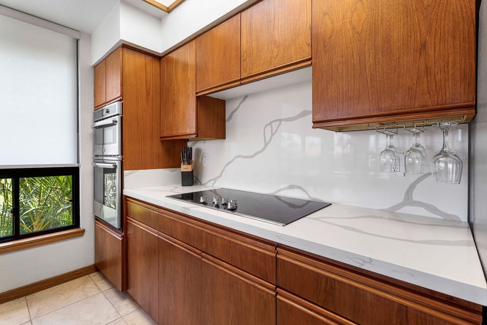 Condo, 1 King Bed, Lanai (The Shores at Waikoloa 231) | Private kitchen | Dining tables
