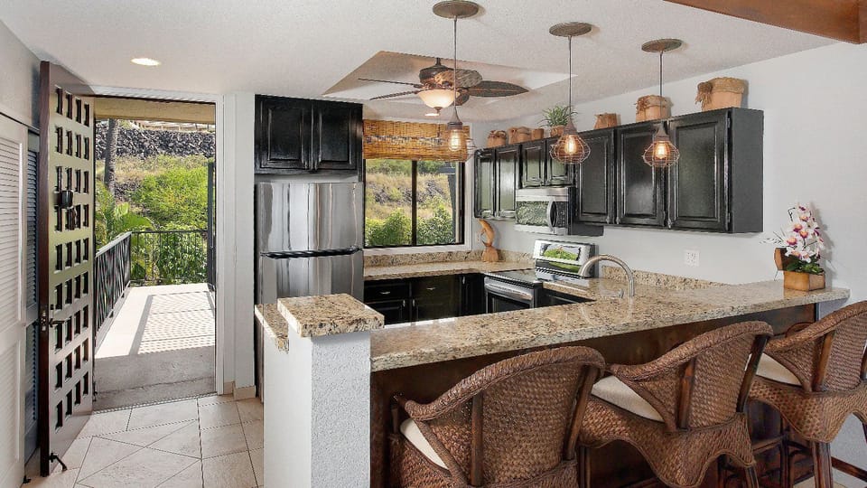Condo, Multiple Beds, Balcony, Ocean View (Country Club Villas 341) | Private kitchen | Dining table