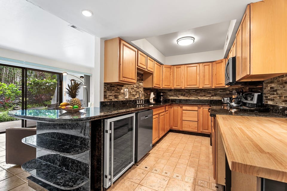 Condo, 1 Queen Bed with Sofa bed, Lanai, Garden View (Casa De Emdeko 110) | Private kitchen | Dining tables