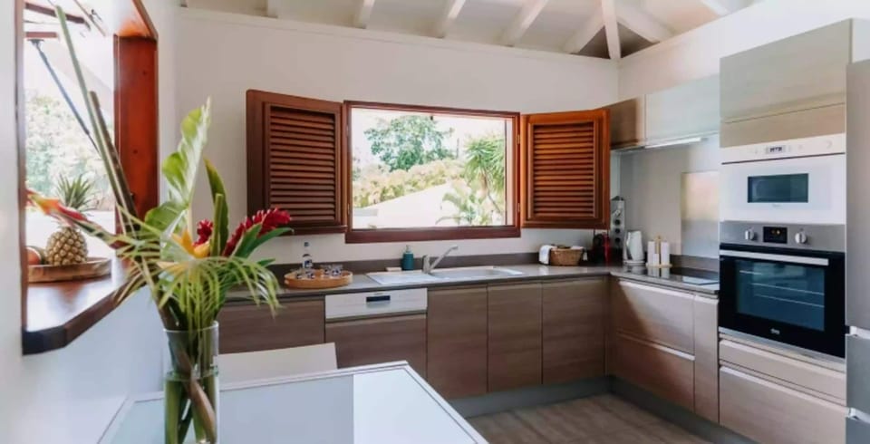 Comfort Villa, Private Pool, Garden View | Private kitchen | Highchair