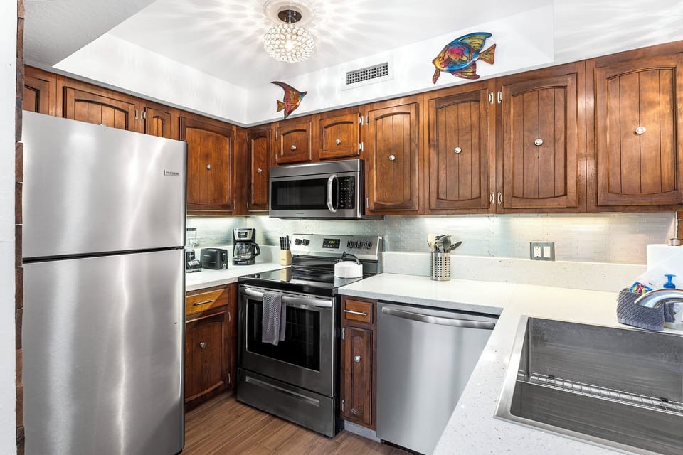 Condo, 1 King Bed with Sofa bed, Lanai, Garden View (Casa de Emdeko 114) | Private kitchen | Coffee/tea maker, dining tables