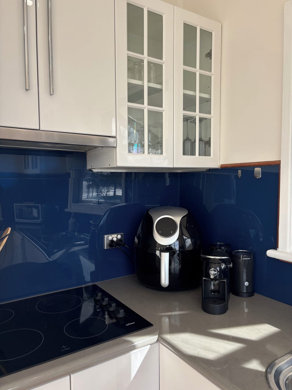 Comfort Townhome | Private kitchen | Full-size fridge, microwave, oven, stovetop