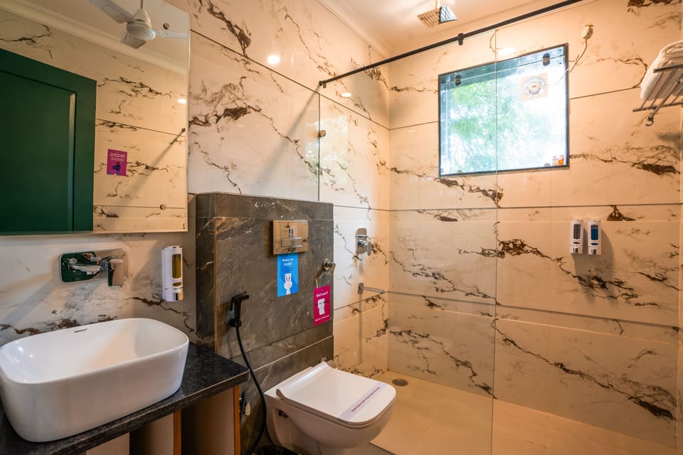 Standard Double Room | Bathroom