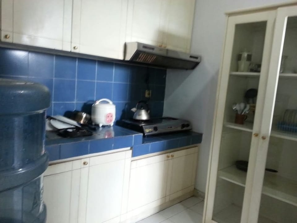Basic Villa, 3 Bedrooms | Shared kitchen
