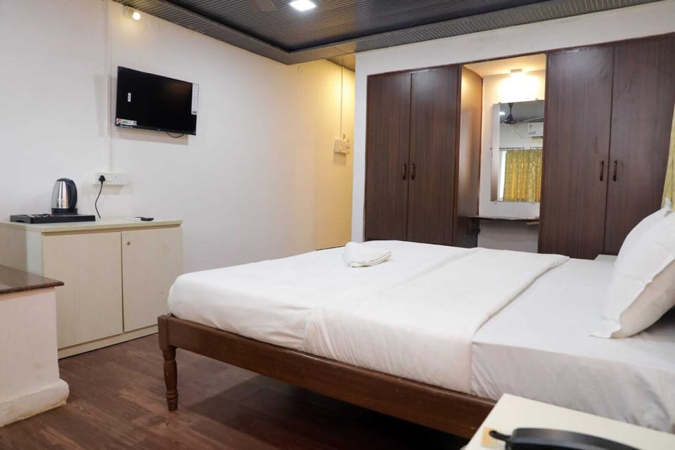Superior Deluxe Room | Desk, cribs (surcharge), WiFi (free), bed sheets