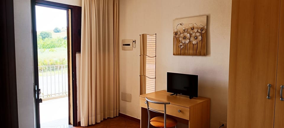 Standard Double or Twin Room, Air conditioning, Hill View | Cribs/infant beds, free WiFi, bed sheets, wheelchair access