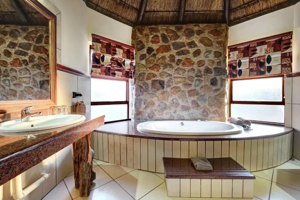 Combined shower/tub