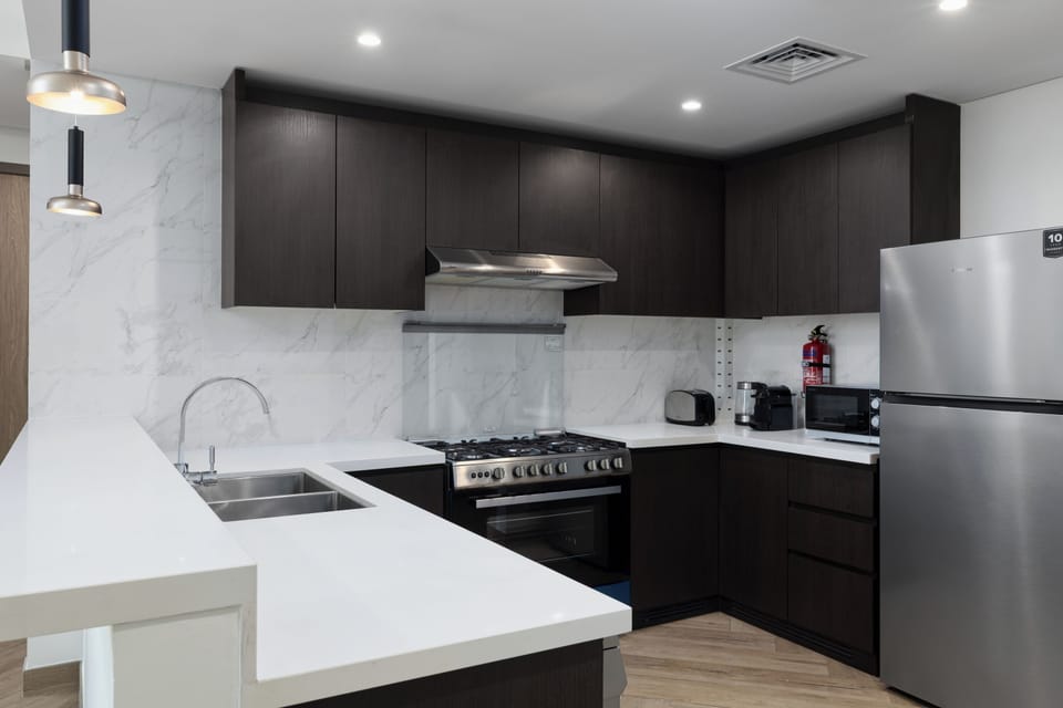 Deluxe Apartment, Non Smoking | Private kitchen | Coffee/tea maker, electric kettle