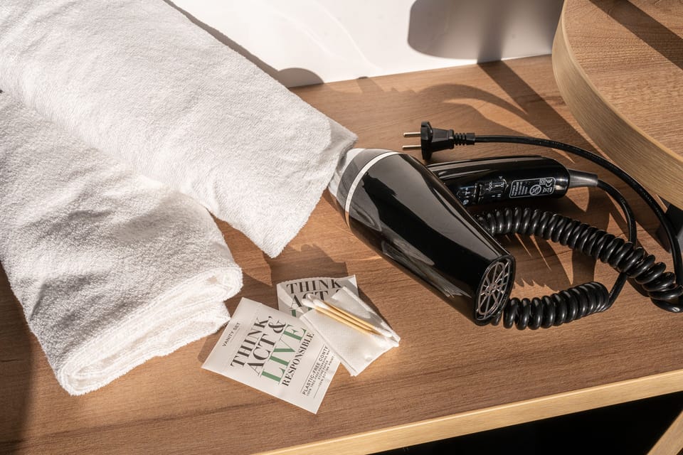 Superior Double Room | Bathroom amenities | Shower, towels