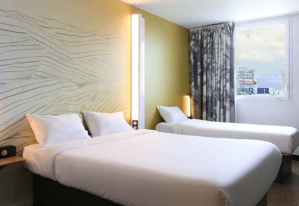 Triple Room, Non Smoking | Premium bedding, desk, soundproofing, free cribs/infant beds