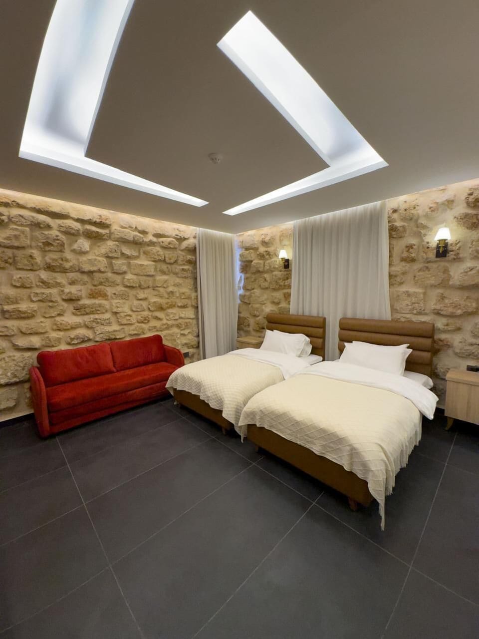 Comfort Room | In-room safe, desk, blackout drapes, iron/ironing board (on request)