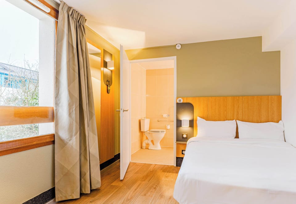 Double Room, Accessible, Non Smoking | Premium bedding, desk, soundproofing, free cribs/infant beds