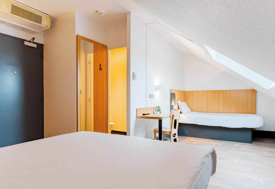 Triple Room, Non Smoking | Premium bedding, desk, soundproofing, free cribs/infant beds