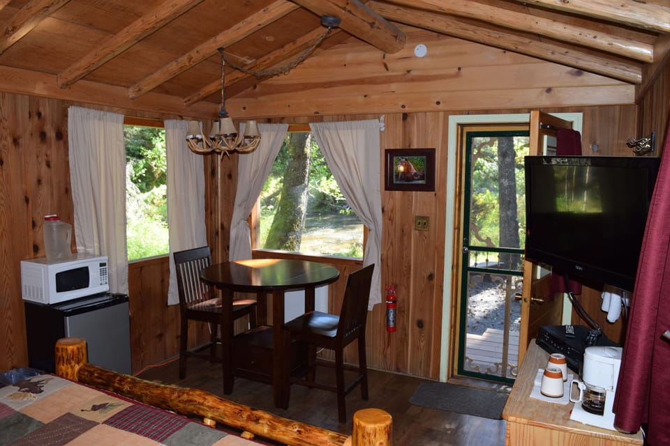 Spruce Cabin (Shared Restroom) | Premium bedding, individually decorated, individually furnished