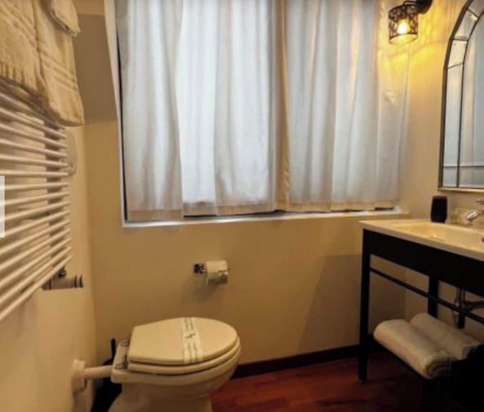 Superior Double or Twin Room | Bathroom | Bathrobes