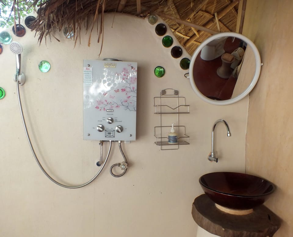 Round House ( Cave Room ) | Bathroom sink