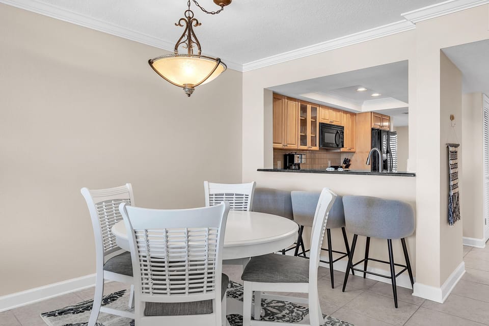 Condo, Multiple Beds (Land's End 11-306 Beach Front - Premi) | Dining