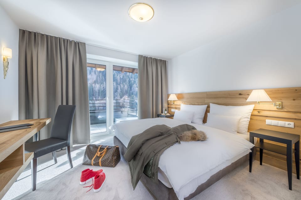 In-room safe, desk, soundproofing, free WiFi